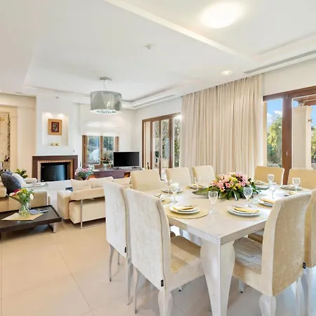Luxurious Liandri - With Private Pool Villa Atsipopoulo