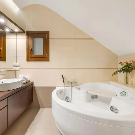 Luxurious Liandri - With Private Pool