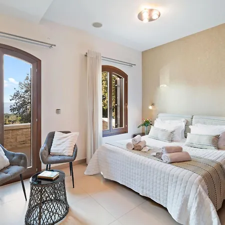 Luxurious Liandri - With Private Pool Villa
