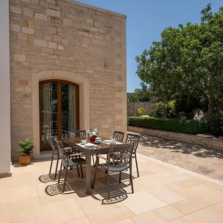 Luxurious Liandri - With Private Pool Villa *