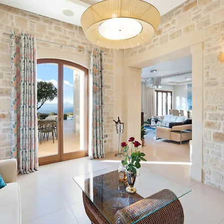 Luxurious Liandri - With Private Pool فيلة أتسيبوبولو