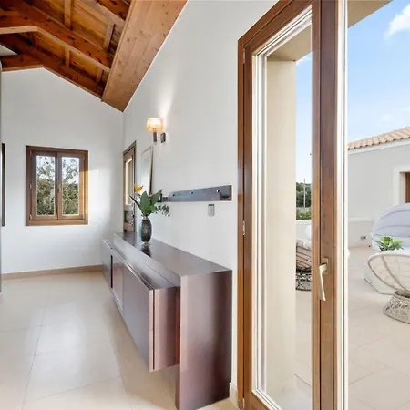Luxurious Liandri - With Private Pool فيلة أتسيبوبولو