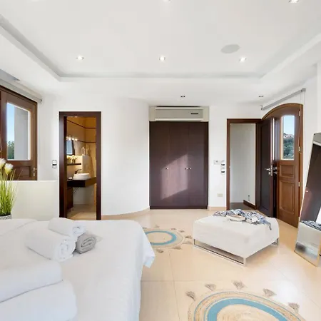 Luxurious Liandri - With Private Pool
