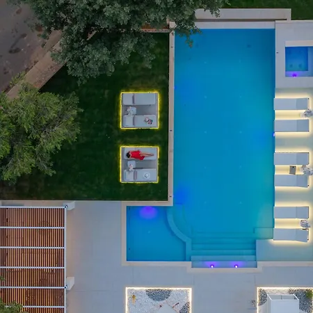 Luxurious Liandri - With Private Pool *